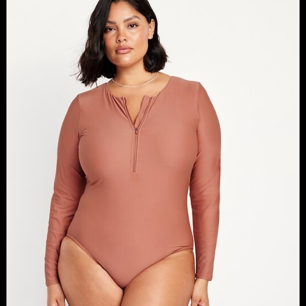 Old Navy Women’s Long-Sleeve Half Zip Rashguard One Piece Swim Bathing Suit NWT
